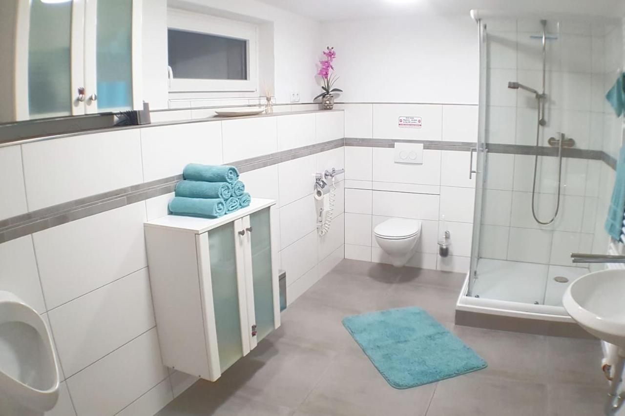 Moderne Kellerwohnung Fuer Handwerker Zwischen Braunschweig Und Wolfsburg, Mit Internet, Kueche, Parkplatz, 24H Check-In Schandelah Luaran gambar